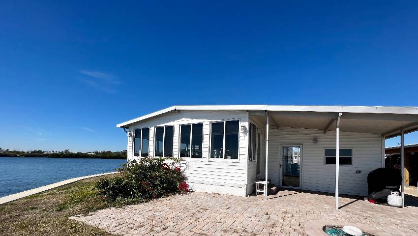 Palmetto, FL Mobile Home for Sale located at 327 3rd St Dr W #11 Pegal Point